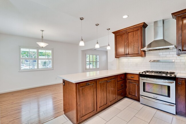 Building Photo - 1940's Quaint 2 Bedroom Single Story Home off of Hedding Street with Modern Amenities & Great Bac...
