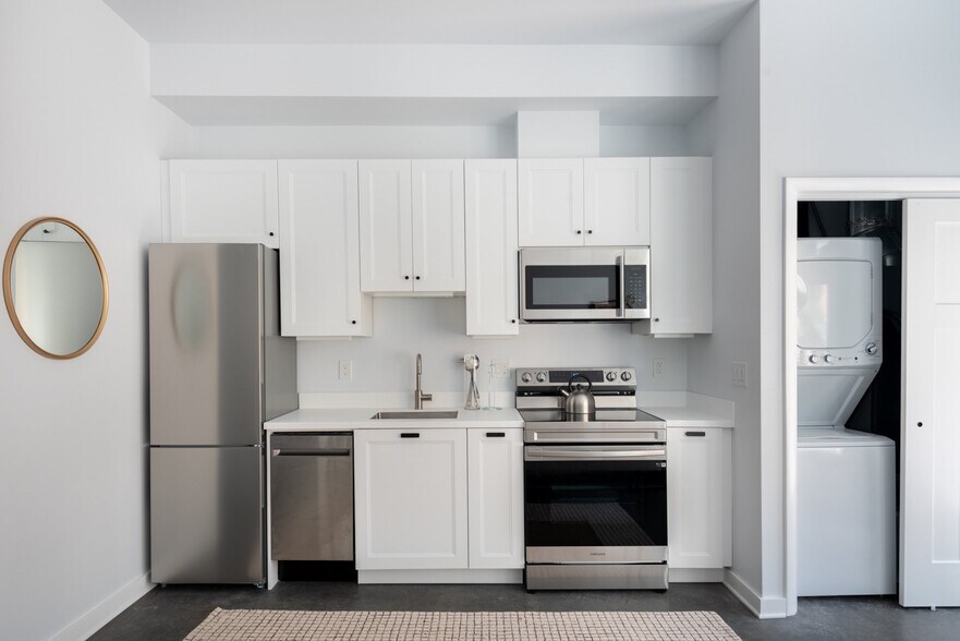 Building Photo - 4451 SE Division St