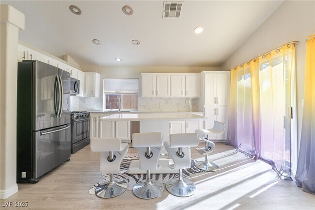 Building Photo - 1512 Iron Springs Dr