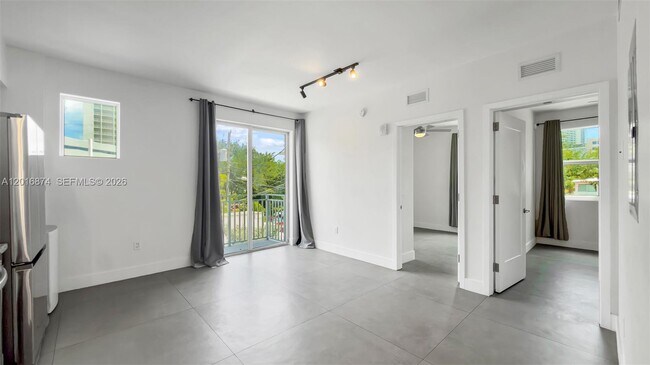 Building Photo - 1536 NW 15th Ave