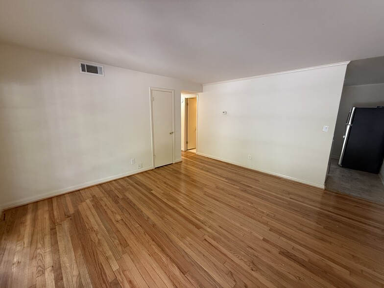 Primary Photo - 425 S Church St