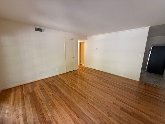 Building Photo - 425 S Church St