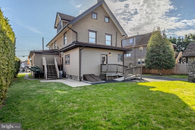 Building Photo - 1210 W Darby Rd