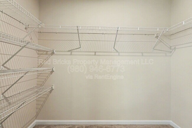 Building Photo - 11007 Discovery Dr NW