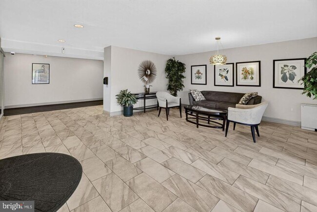 Building Photo - 7400 Lakeview Dr