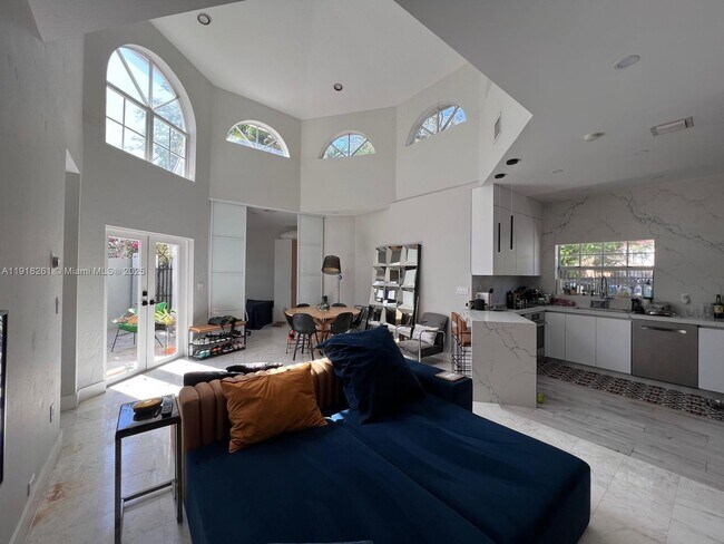 Building Photo - 3070 Allamanda St