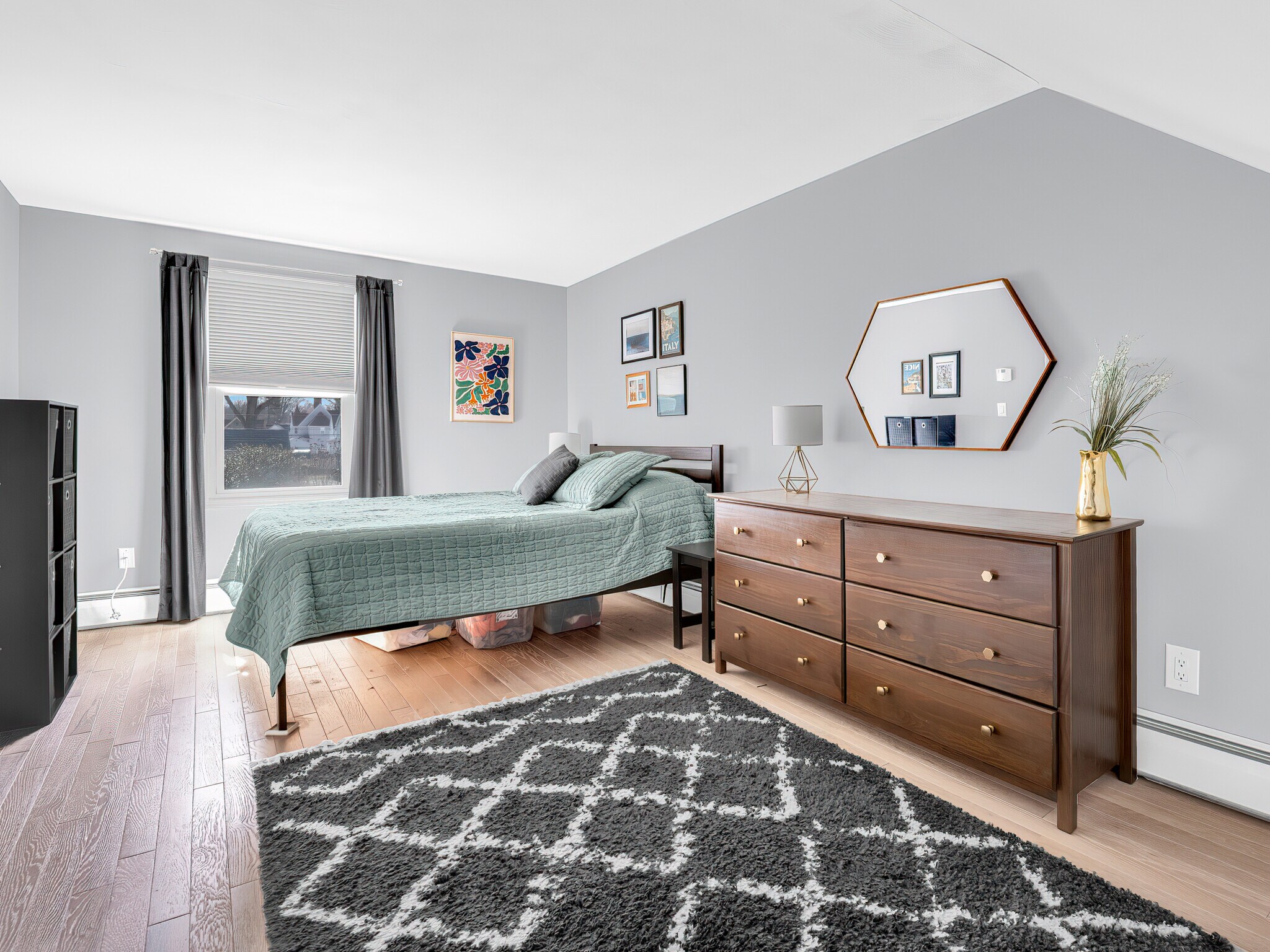 Building Photo - 32 Hamlin Ave