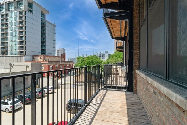 Building Photo - 625 W Jackson Blvd