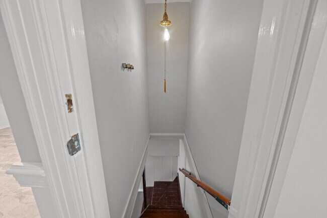 Building Photo - 2405 Jefferson Dr