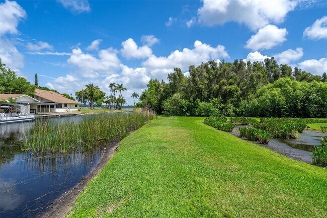 Building Photo - 2571 Cyprus Dr
