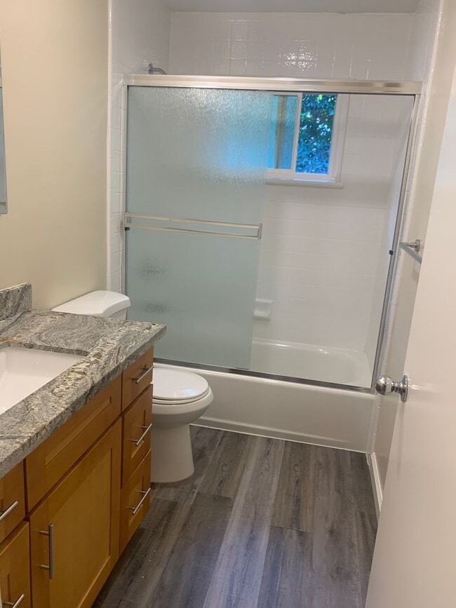 Building Photo - 39-1810