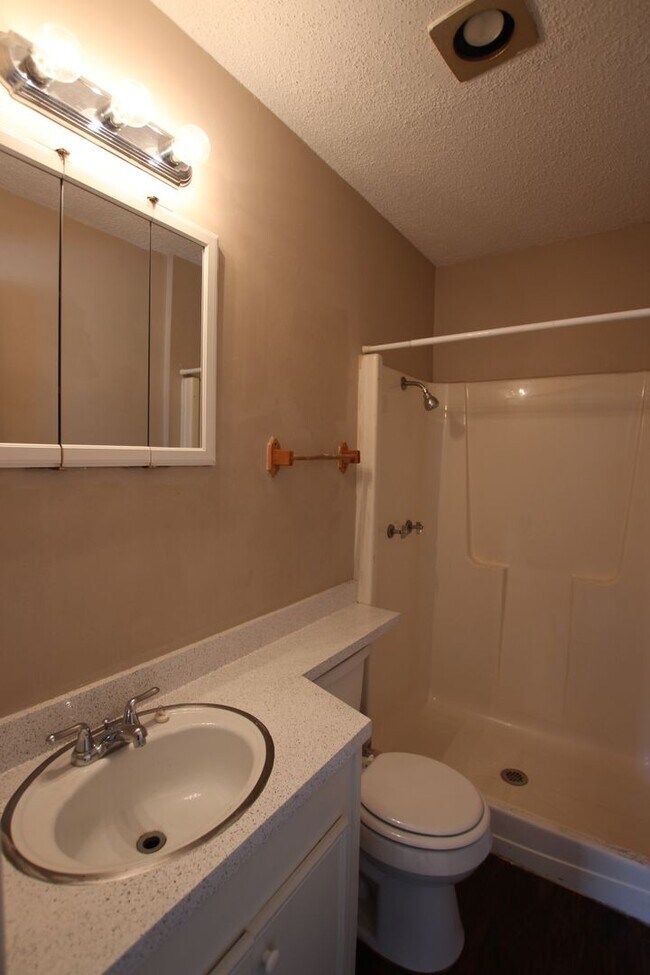 Building Photo - Delmar Dr.  2518/2520