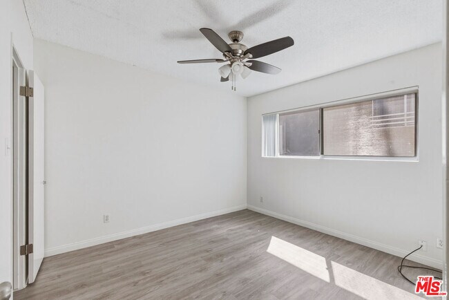 Building Photo - 11746 Goshen Ave