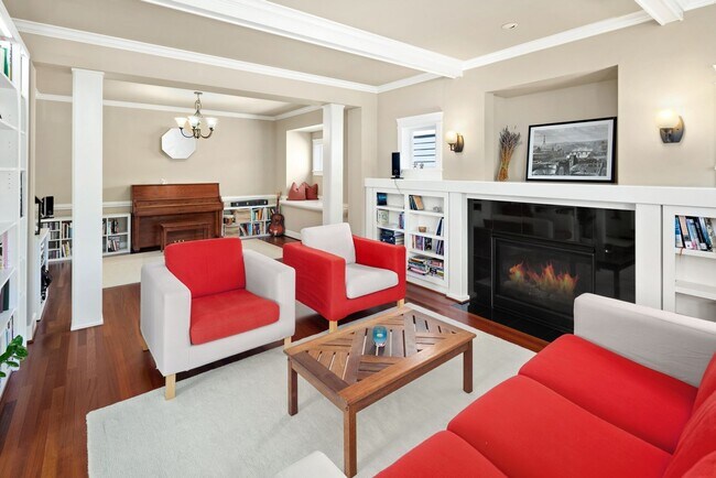 Building Photo - Gorgeous Big Ravenna Home in Seattle