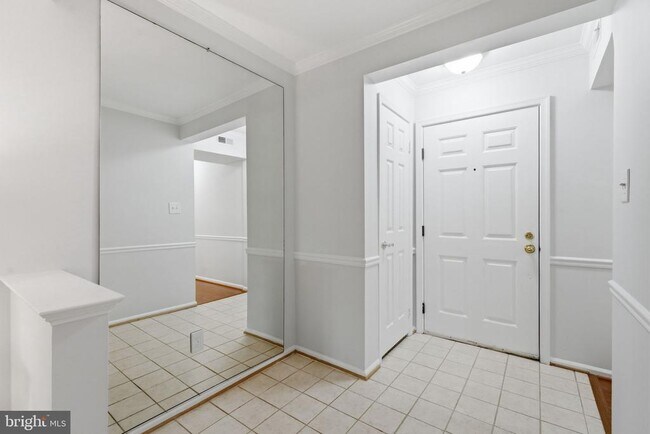 Building Photo - 5705 Brewer House Cir