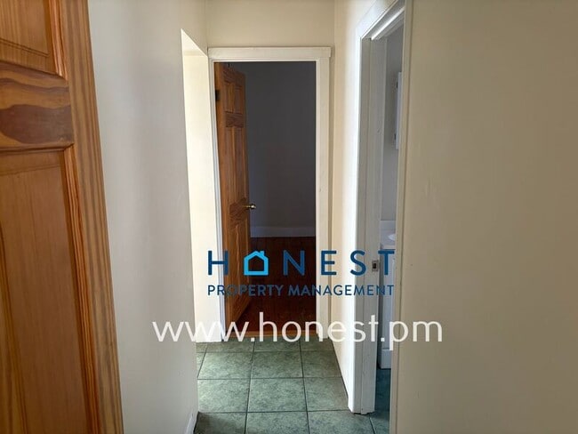 Building Photo - 7 Drummond St