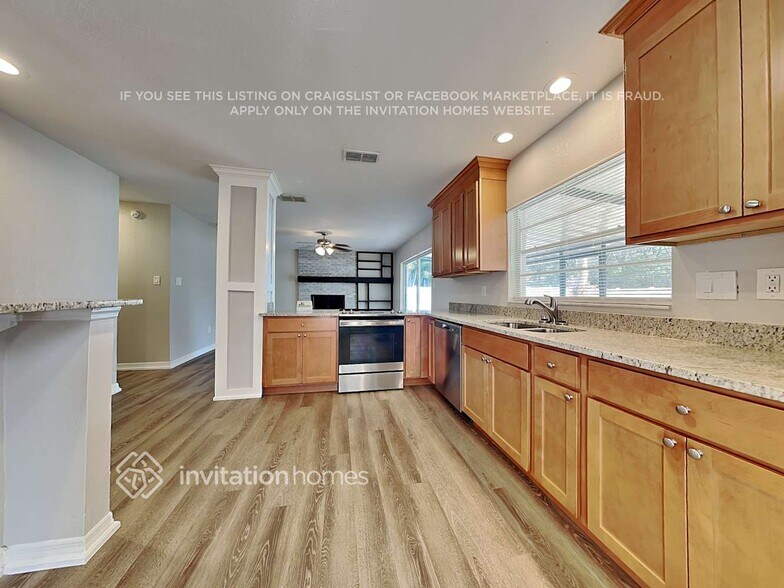 Building Photo - 548 Oak Creek Dr