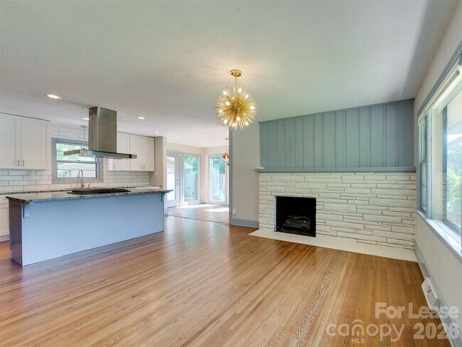 Building Photo - 3921 Sheffield Dr