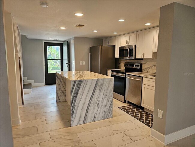 Building Photo - 1028 Apollo Beach Blvd