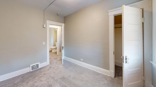 Building Photo - 3 Bed / 1 Bath in Cleveland!
