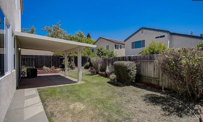 Building Photo - Spectacular FOLSOM 4/3 - Waiting For You!  Please Read Entire Ad For Viewings!