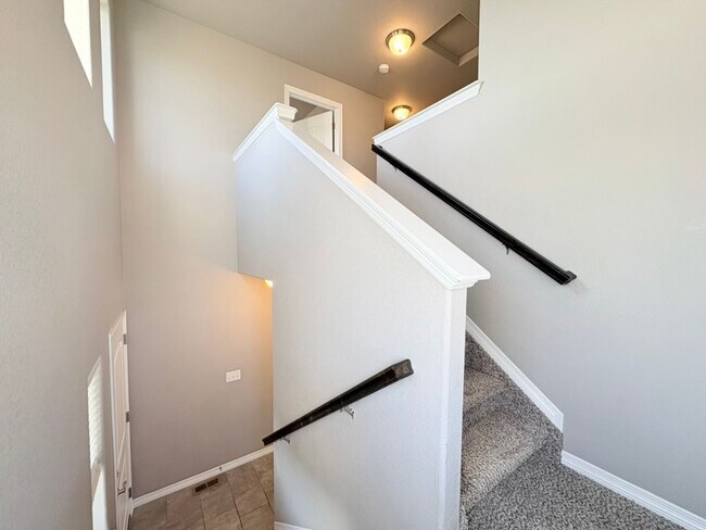 Building Photo - Beautiful 3 Bed, 2.5 Bath House in Windsor!