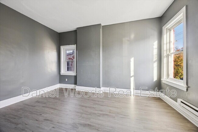 Building Photo - 330 Kerlin St