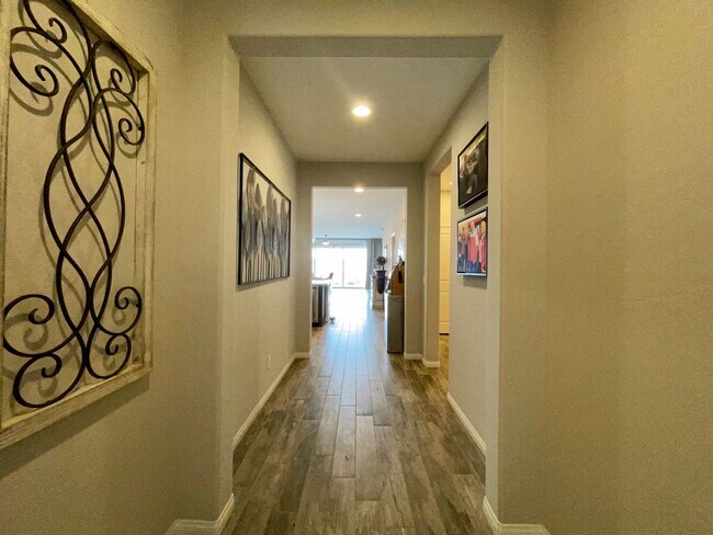 Building Photo - Fully Furnished Designer Home in Guard-Gated Rhodes Ranch – Short-Term Luxury Rental