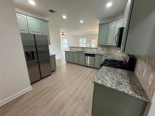 Building Photo - 3309 Blue Ridge Dr