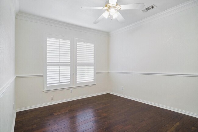 Building Photo - 719 Bryson Way