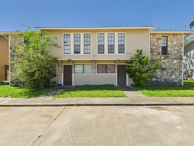 Building Photo - 1108 Welsh Ave