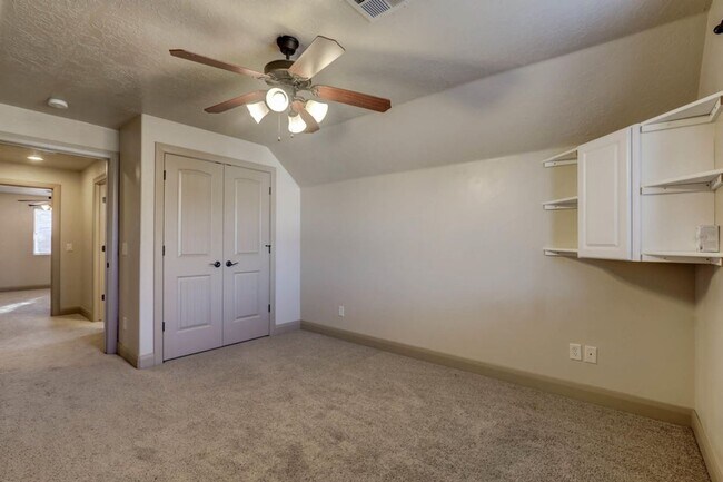 Building Photo - Beautifully Designed 5 Bedroom Home in Was...