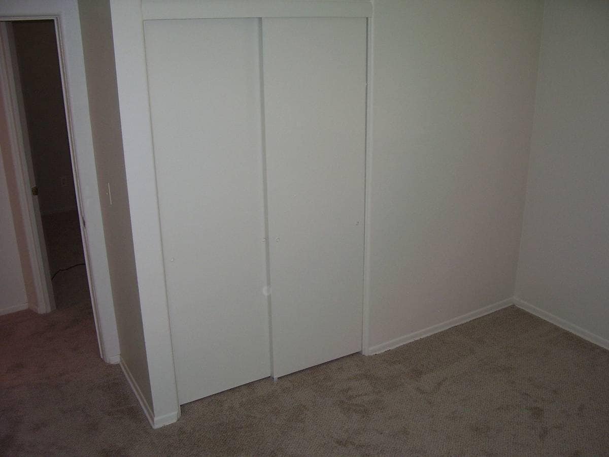 Building Photo - 5665 W Ellsworth Ave