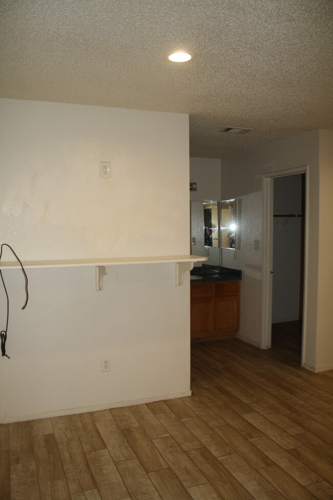 Building Photo - 2119 Foxglove Ct