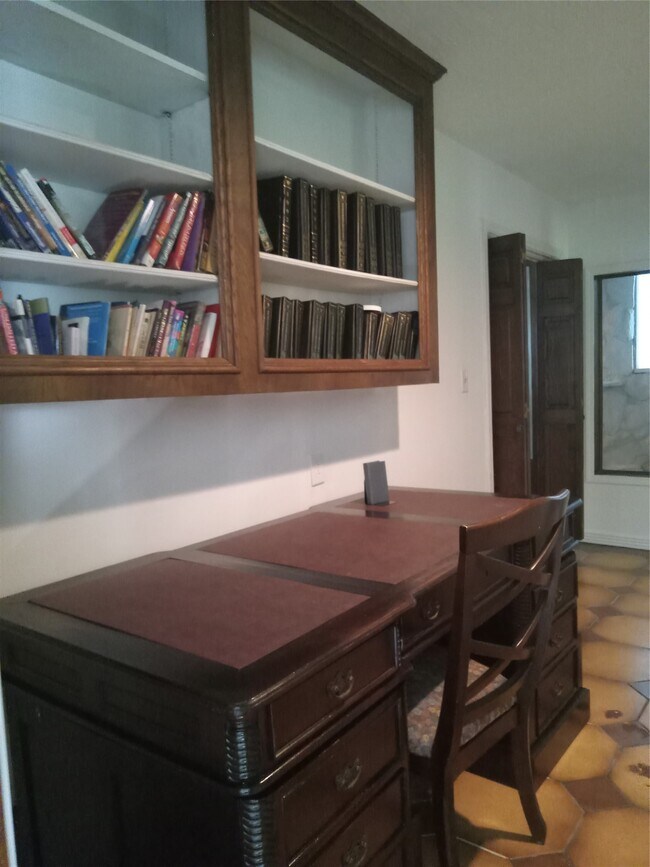 Building Photo - 15910 Hartman Rd