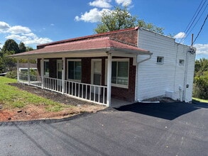 Building Photo - Charming 3 bed/2 bath, plus bonus, close to downtown and campus