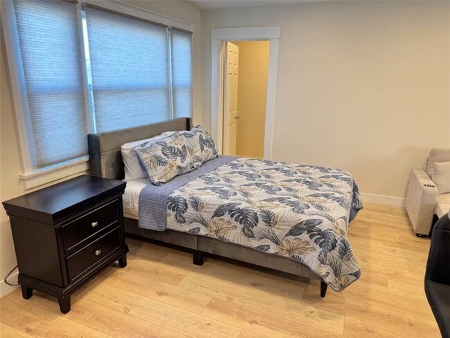 Building Photo - 123 6th St