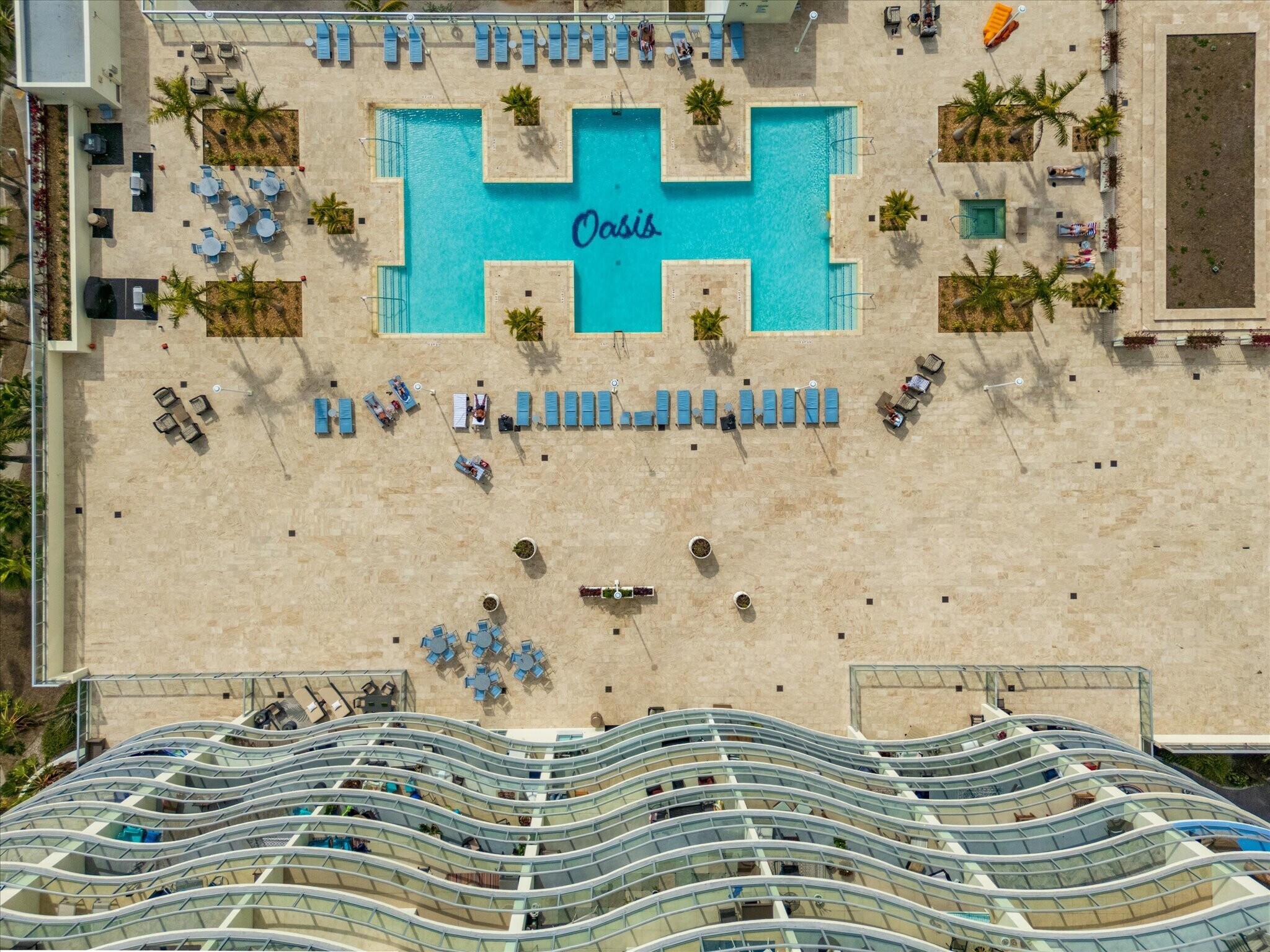 Building Photo - 3000 Oasis Grand Blvd