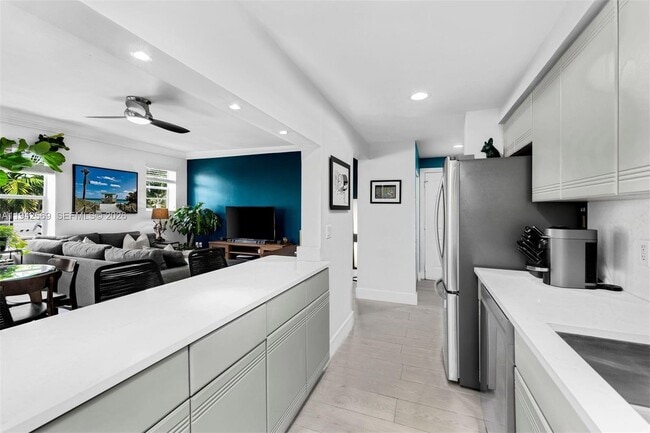 Building Photo - 1559 Michigan Ave