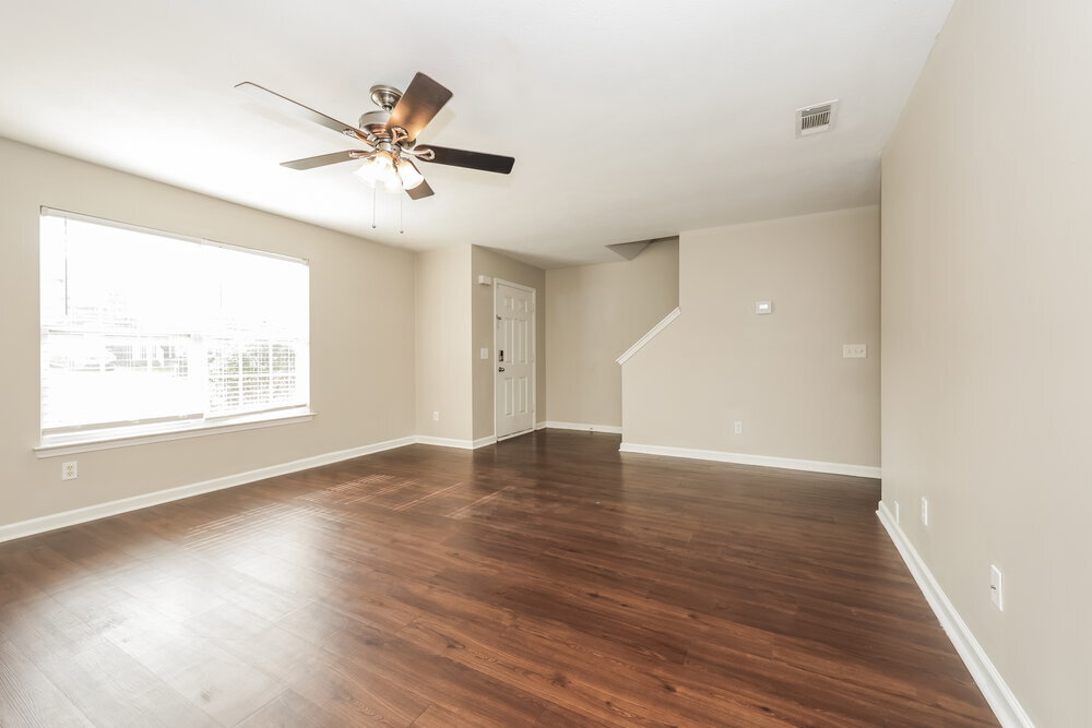 Building Photo - 702 Holland Ridge Dr