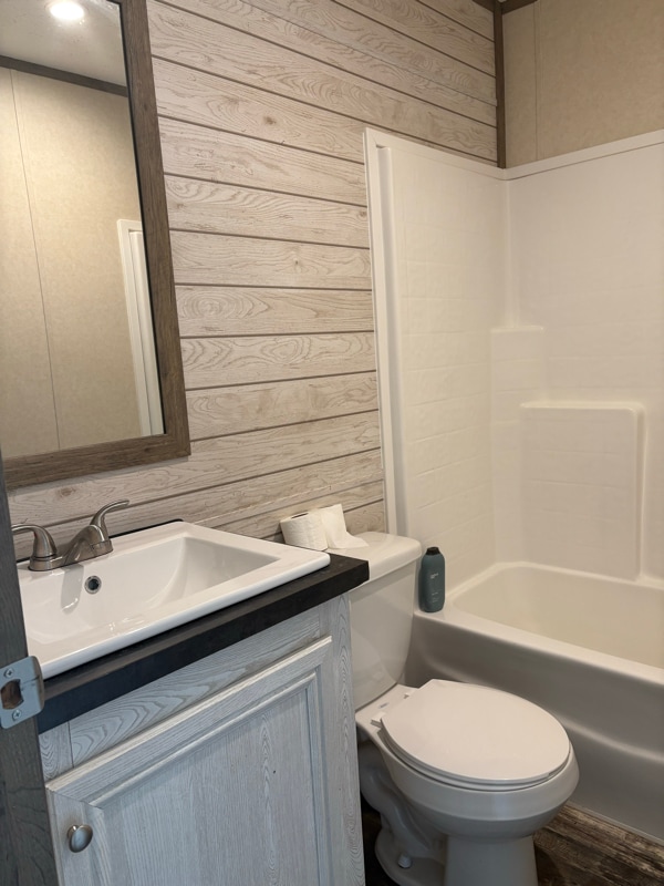 Building Photo - 208 Daily Rd