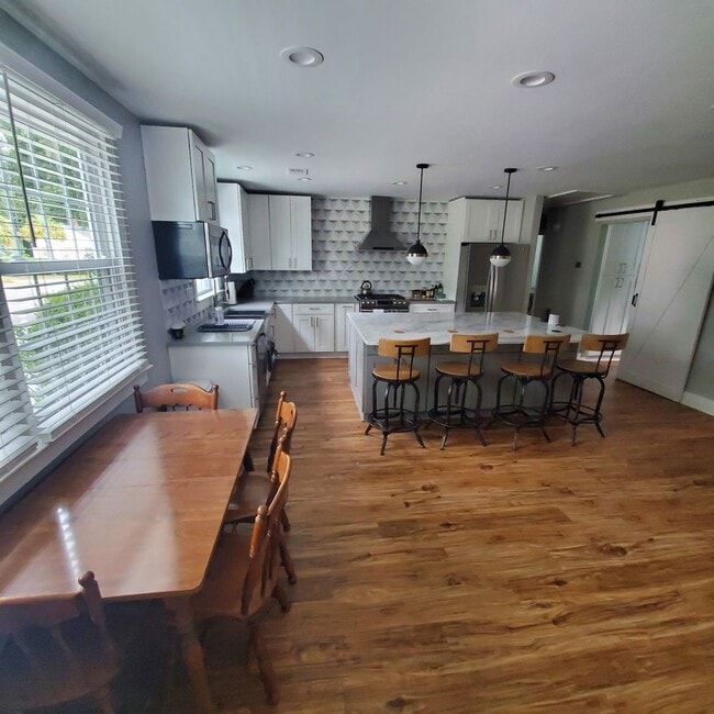 Building Photo - 2 Bedroom 1.5 Bath House in Park Circle No...