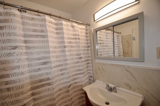 Bathroom - 3000 Spout Run Pkwy