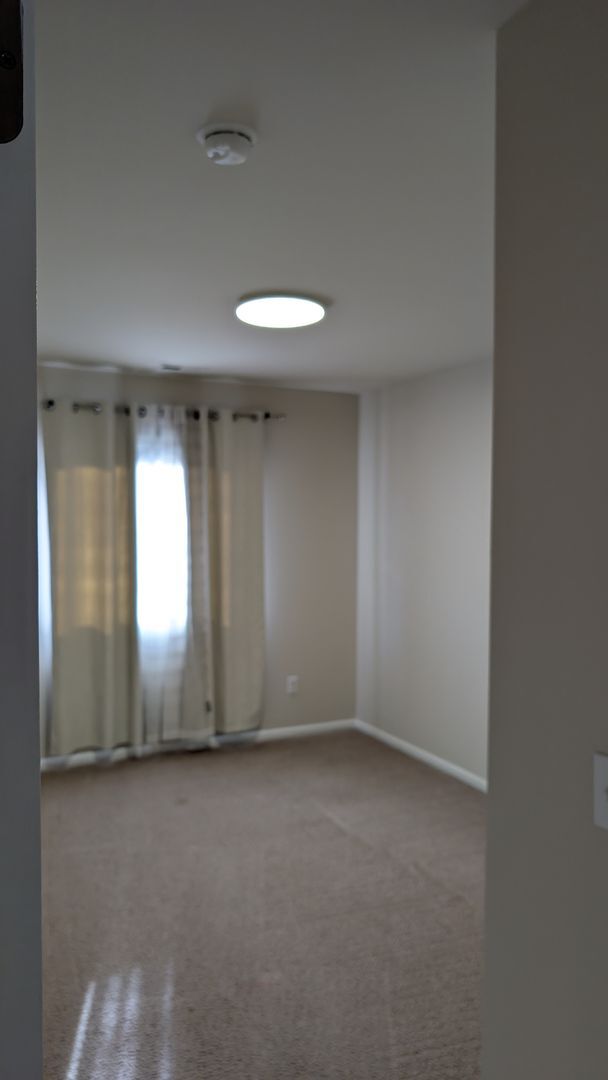 Building Photo - 5 bedroom Marysville 2 story home