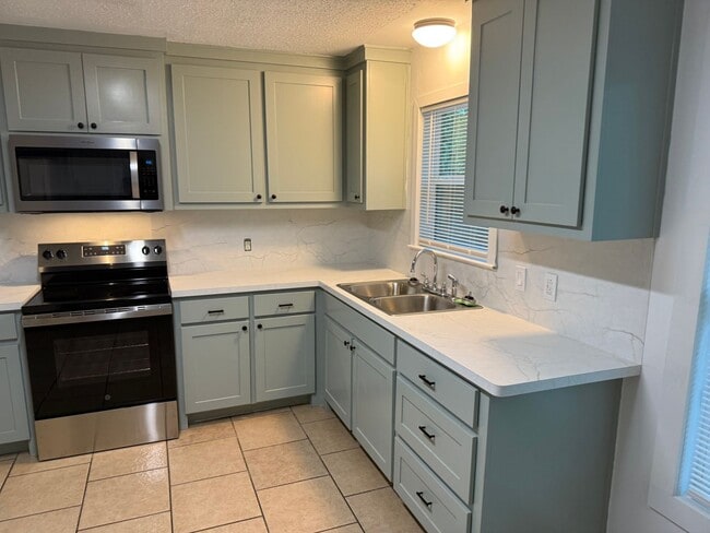 Building Photo - Updated 2 Bedroom House in LISD