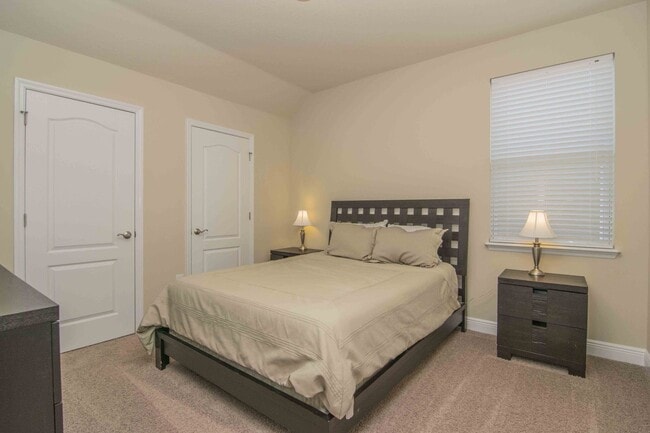Building Photo - 4 Bed / 3 Bath Home near Macdill AFB