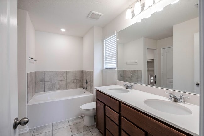 Building Photo - 702 Hardwood Grv Ct