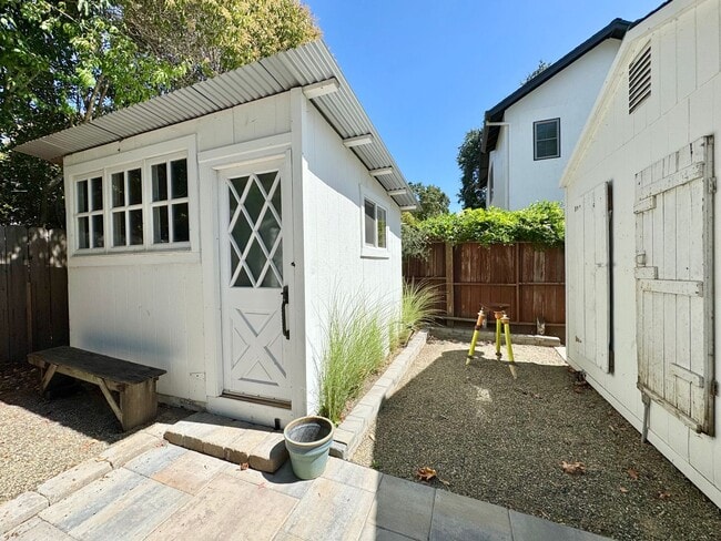 Building Photo - Rare Find Saint Helena Gem, “Upper Tainter...
