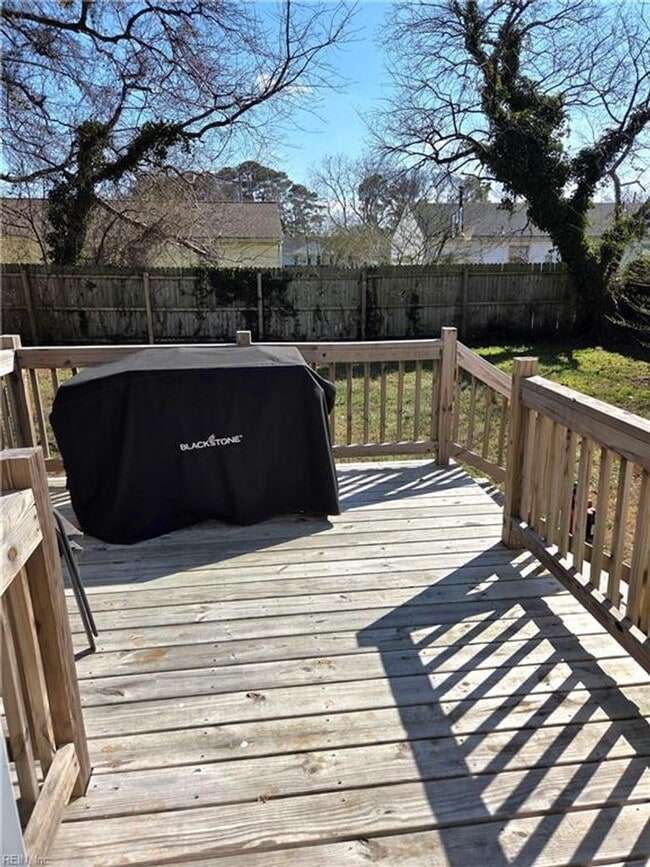 Building Photo - 1853 Springwood St