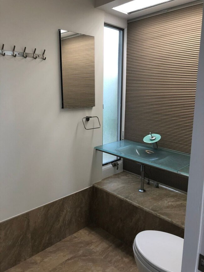 Building Photo - $4,295! Beautiful 3 Bedroom, 2 Bathroom Home in a Quiet Neighborhood in Rancho Palos Verdes!